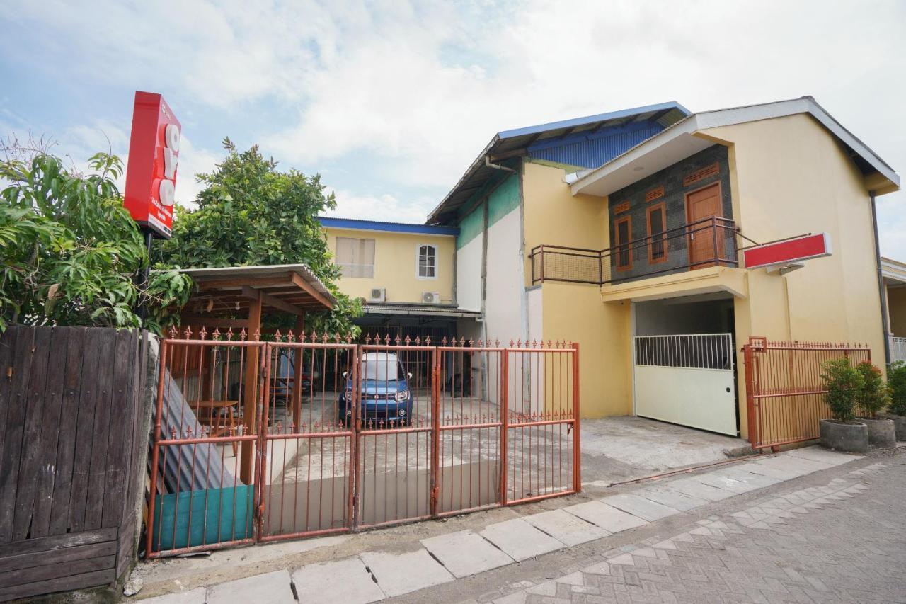 Oyo 2656 Az Zahra Residence Syariah Surabaja Exteriér fotografie