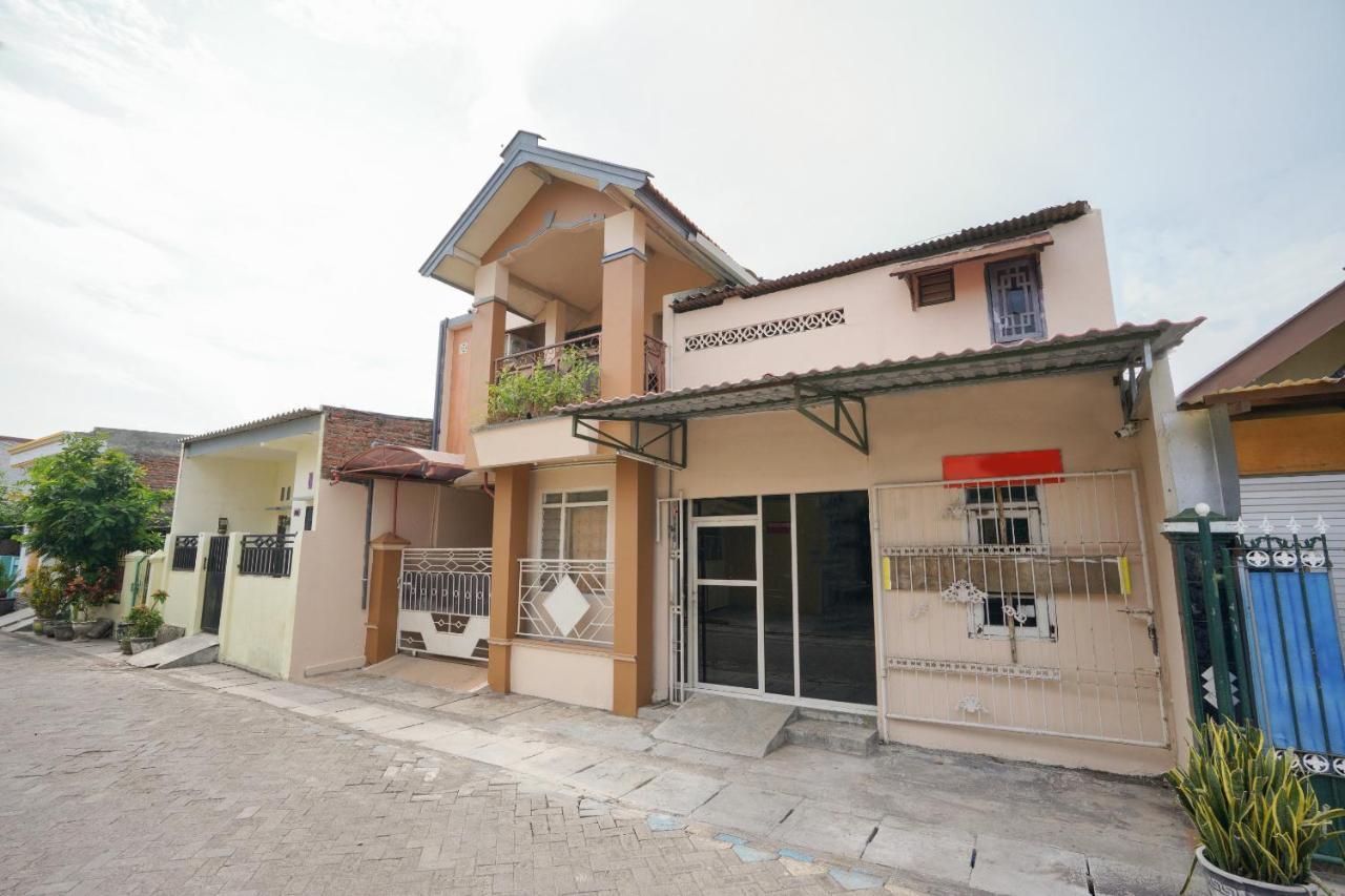 Oyo 2656 Az Zahra Residence Syariah Surabaja Exteriér fotografie